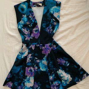 NEW Spring/Summer Guess Dress